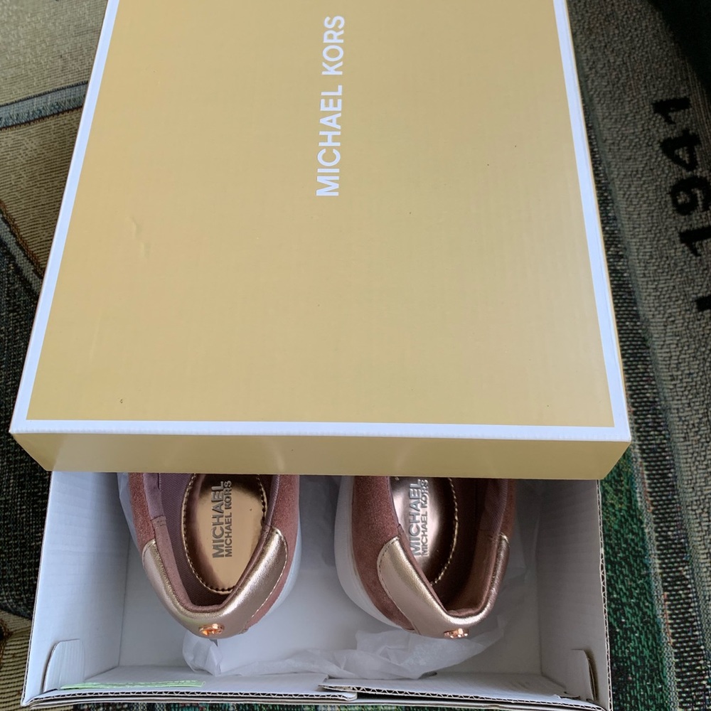 Authentic Michael Kors Shoes in Rose Gold/Mauve 5M - Picture 7 of 7